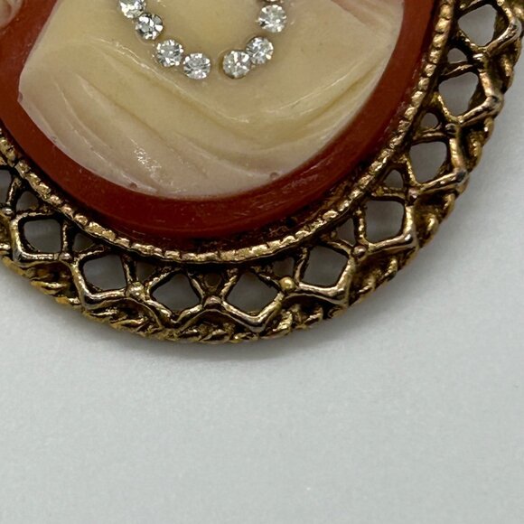 Vintage Cameo Style Brooch With Rhinestone Necklace & Ornate Gold-Toned Frame - Picture 8 of 16